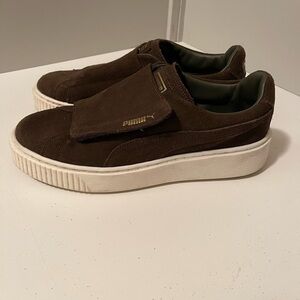 Puma beautiful green color suede speaker with gold puma logo signatures